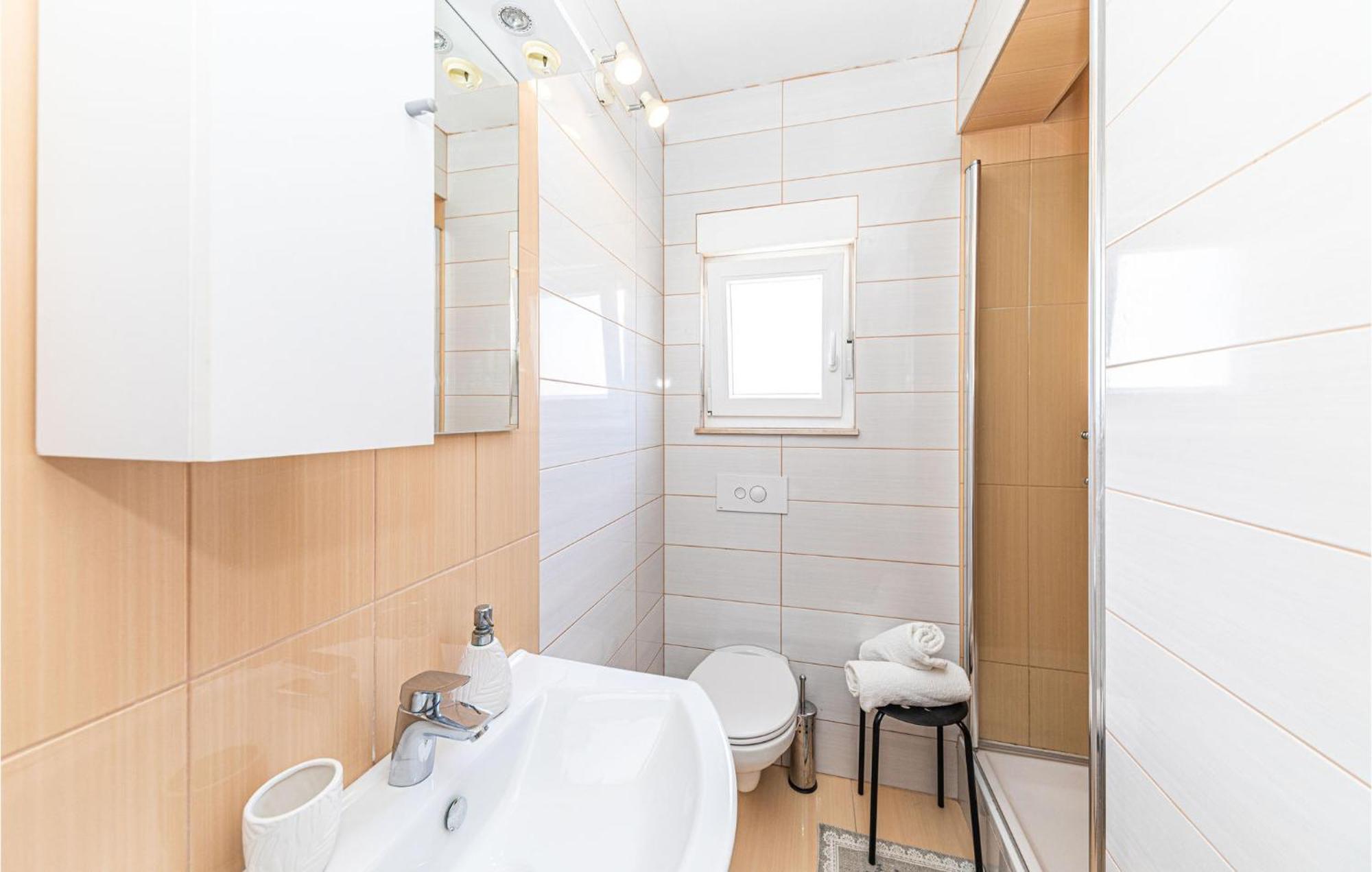 2 Bedroom Beautiful Apartment In Okrug Gornji Trogir Eksteriør bilde