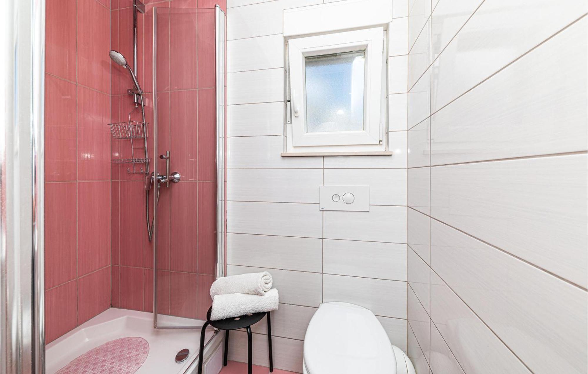 2 Bedroom Beautiful Apartment In Okrug Gornji Trogir Eksteriør bilde