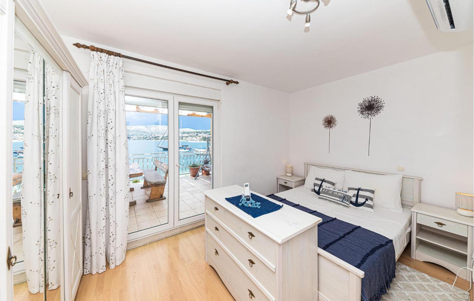 2 Bedroom Beautiful Apartment In Okrug Gornji Trogir Eksteriør bilde