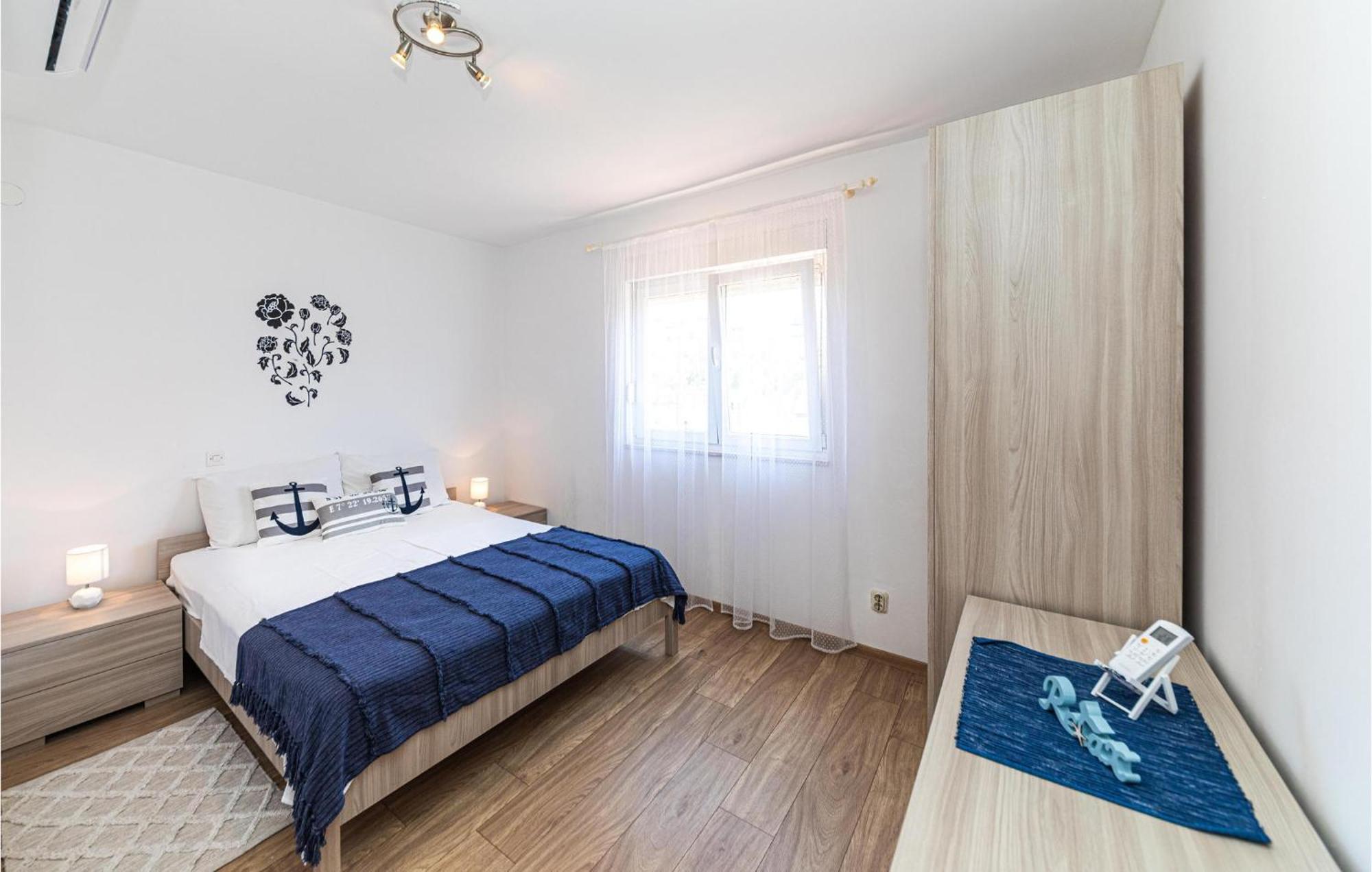 2 Bedroom Beautiful Apartment In Okrug Gornji Trogir Eksteriør bilde