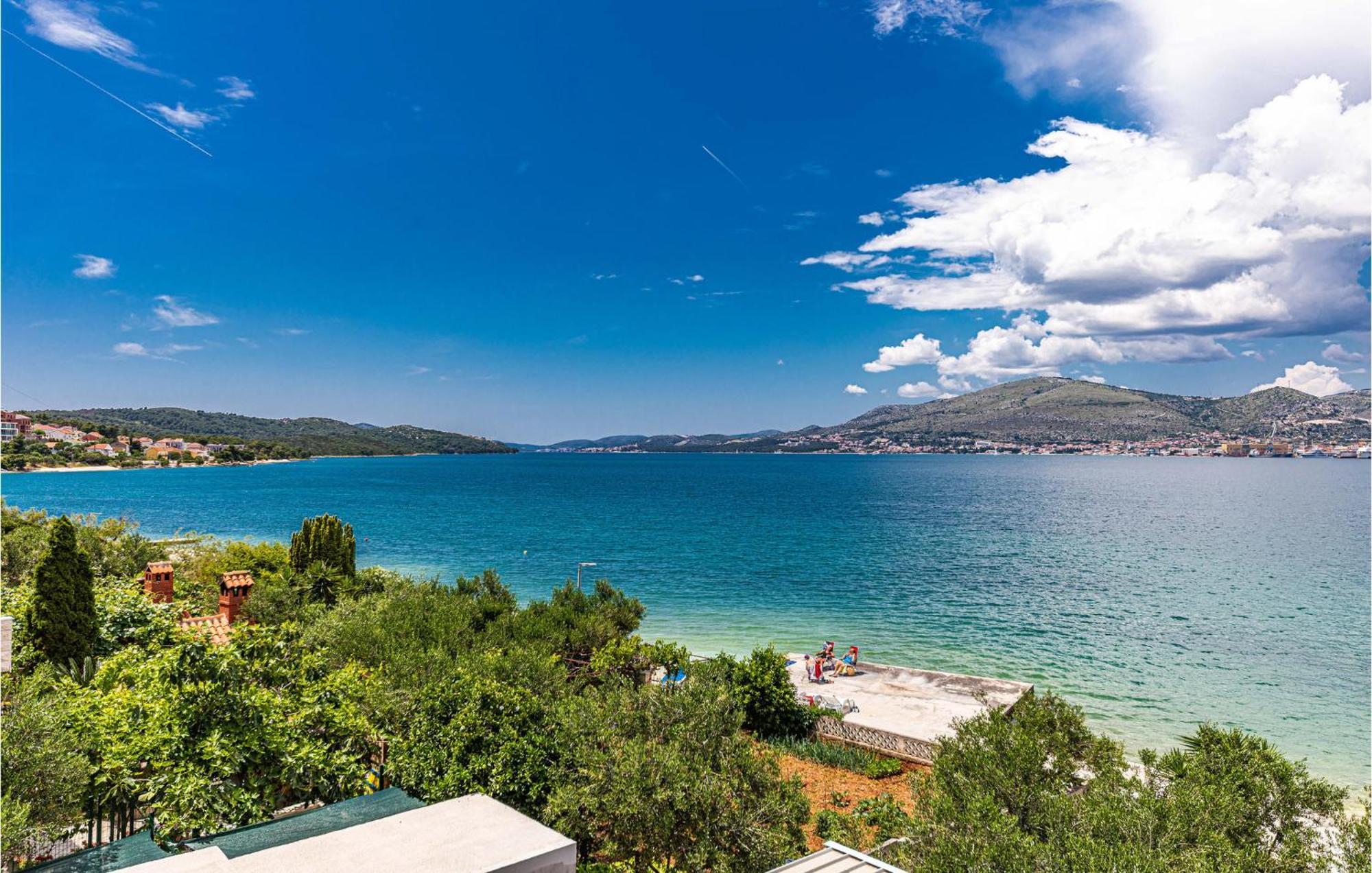 2 Bedroom Beautiful Apartment In Okrug Gornji Trogir Eksteriør bilde